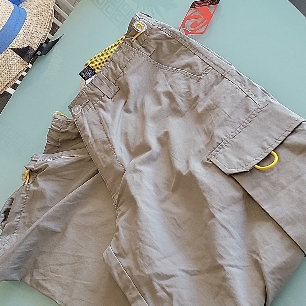 Redsand. Lightweight cargo pants. Khaki. Med/31
